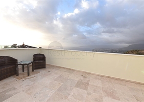 فيلا ضخمة - 7غرف نوم - مساحة 600 م - في كارجي جاك / الانيا 