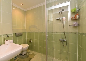 فيلا ضخمة - 7غرف نوم - مساحة 600 م - في كارجي جاك / الانيا 