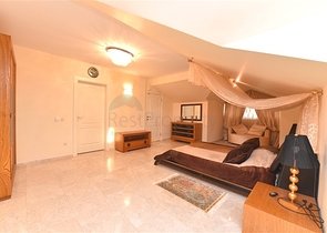 فيلا ضخمة - 7غرف نوم - مساحة 600 م - في كارجي جاك / الانيا 