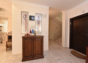 فيلا ضخمة - 7غرف نوم - مساحة 600 م - في كارجي جاك / الانيا 