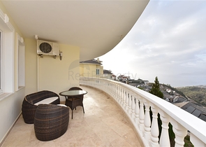 فيلا ضخمة - 7غرف نوم - مساحة 600 م - في كارجي جاك / الانيا 