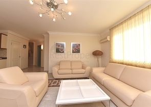 فيلا ضخمة - 7غرف نوم - مساحة 600 م - في كارجي جاك / الانيا 