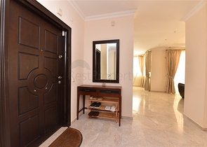 فيلا ضخمة - 7غرف نوم - مساحة 600 م - في كارجي جاك / الانيا 