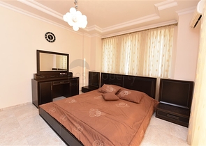 فيلا ضخمة - 7غرف نوم - مساحة 600 م - في كارجي جاك / الانيا 