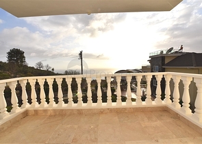 فيلا ضخمة - 7غرف نوم - مساحة 600 م - في كارجي جاك / الانيا 