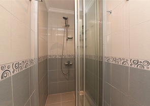 فيلا ضخمة - 7غرف نوم - مساحة 600 م - في كارجي جاك / الانيا 