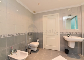 فيلا ضخمة - 7غرف نوم - مساحة 600 م - في كارجي جاك / الانيا 