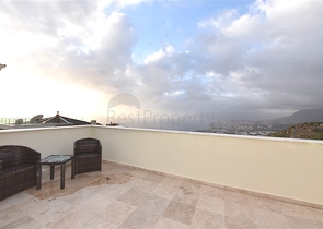 فيلا ضخمة - 7غرف نوم - مساحة 600 م - في كارجي جاك / الانيا 