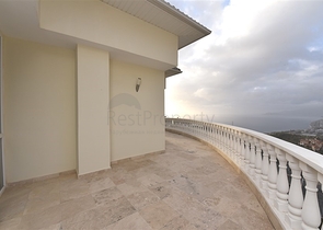 فيلا ضخمة - 7غرف نوم - مساحة 600 م - في كارجي جاك / الانيا 