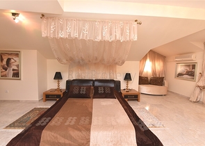 فيلا ضخمة - 7غرف نوم - مساحة 600 م - في كارجي جاك / الانيا 