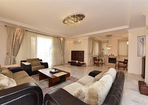 فيلا ضخمة - 7غرف نوم - مساحة 600 م - في كارجي جاك / الانيا 