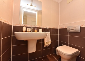 فيلا ضخمة - 7غرف نوم - مساحة 600 م - في كارجي جاك / الانيا 