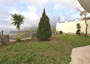 فيلا ضخمة - 7غرف نوم - مساحة 600 م - في كارجي جاك / الانيا 