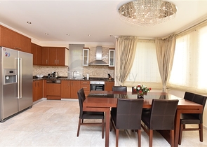 فيلا ضخمة - 7غرف نوم - مساحة 600 م - في كارجي جاك / الانيا 