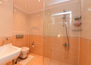 فيلا ضخمة - 7غرف نوم - مساحة 600 م - في كارجي جاك / الانيا 