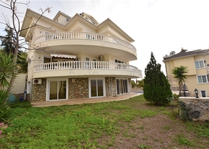 فيلا ضخمة - 7غرف نوم - مساحة 600 م - في كارجي جاك / الانيا 