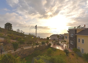 فيلا ضخمة - 7غرف نوم - مساحة 600 م - في كارجي جاك / الانيا 