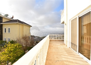 فيلا ضخمة - 7غرف نوم - مساحة 600 م - في كارجي جاك / الانيا 