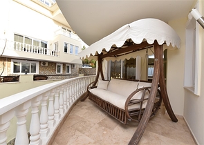 فيلا ضخمة - 7غرف نوم - مساحة 600 م - في كارجي جاك / الانيا 