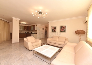 فيلا ضخمة - 7غرف نوم - مساحة 600 م - في كارجي جاك / الانيا 