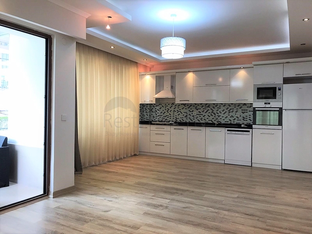 شقة ارضية - 3 غرف وصالة - في اوبا / الانيا 