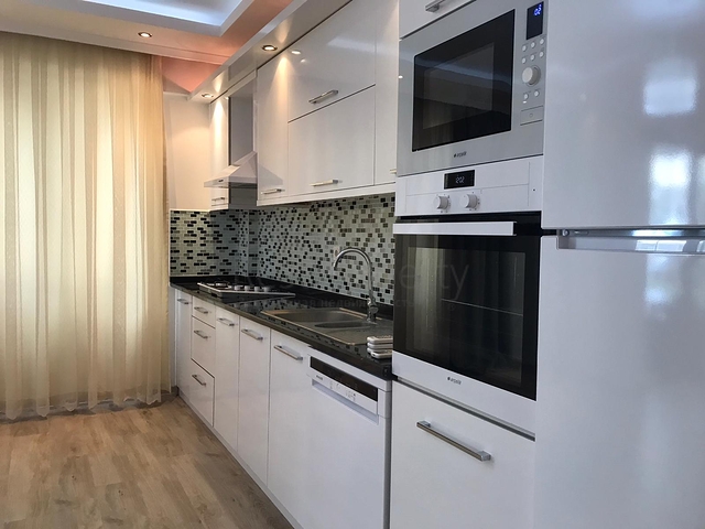 شقة ارضية - 3 غرف وصالة - في اوبا / الانيا 