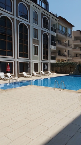 شقة ارضية - 3 غرف وصالة - في اوبا / الانيا 