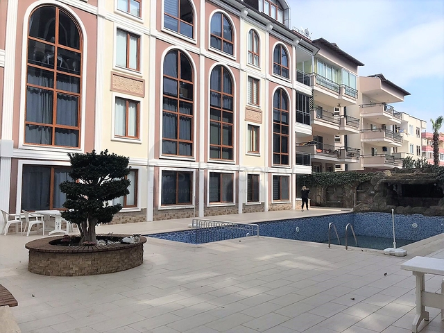 شقة ارضية - 3 غرف وصالة - في اوبا / الانيا 