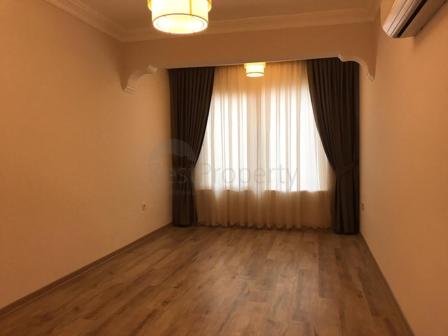 شقة ارضية - 3 غرف وصالة - في اوبا / الانيا 