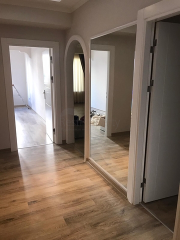 شقة ارضية - 3 غرف وصالة - في اوبا / الانيا 