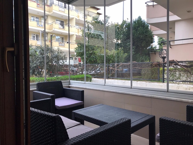 شقة ارضية - 3 غرف وصالة - في اوبا / الانيا 