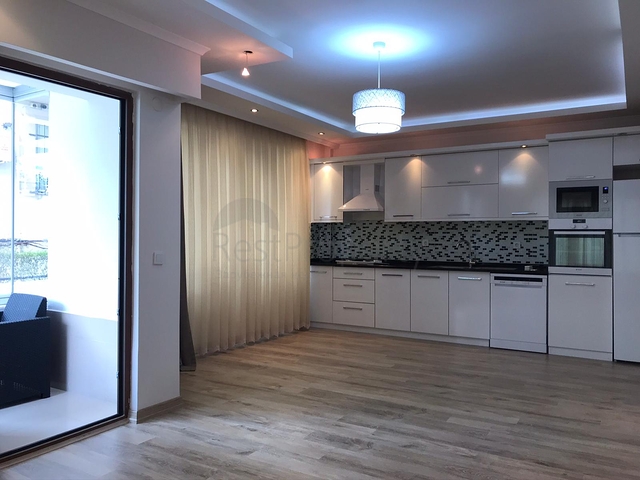 شقة ارضية - 3 غرف وصالة - في اوبا / الانيا 