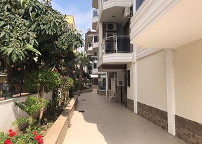 شقة ارضية - 3 غرف وصالة - في اوبا / الانيا 