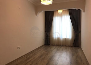 شقة ارضية - 3 غرف وصالة - في اوبا / الانيا 