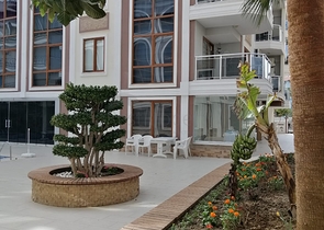 شقة ارضية - 3 غرف وصالة - في اوبا / الانيا 