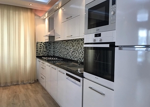 شقة ارضية - 3 غرف وصالة - في اوبا / الانيا 