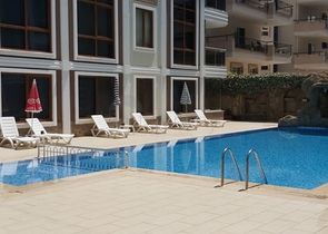 شقة ارضية - 3 غرف وصالة - في اوبا / الانيا 