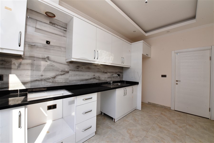 شقة جديدة - تصميم 2 غرفة وصالة -مطبخ منفصل -في مركز الانيا 