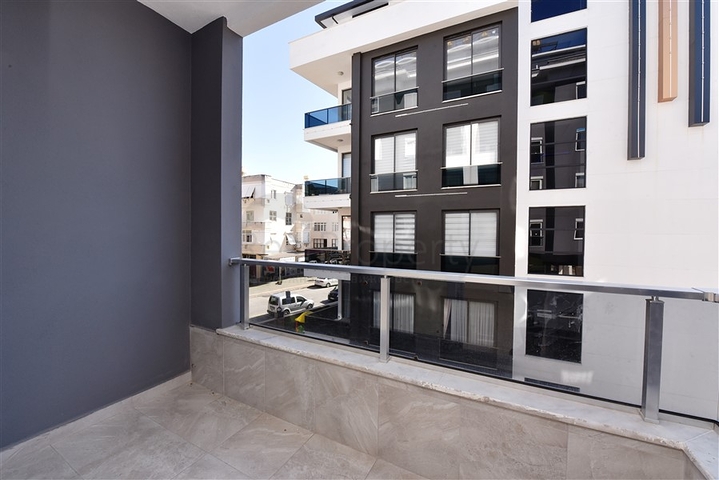 شقة جديدة - تصميم 2 غرفة وصالة -مطبخ منفصل -في مركز الانيا 