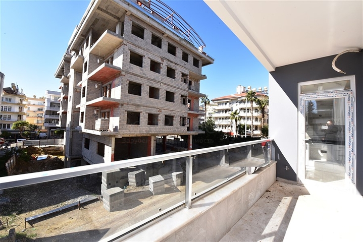 شقة جديدة - تصميم 2 غرفة وصالة -مطبخ منفصل -في مركز الانيا 