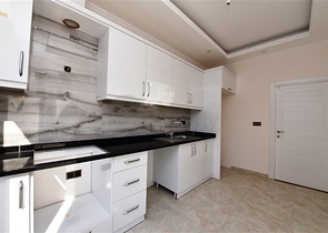 شقة جديدة - تصميم 2 غرفة وصالة -مطبخ منفصل -في مركز الانيا 