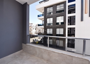 شقة جديدة - تصميم 2 غرفة وصالة -مطبخ منفصل -في مركز الانيا 