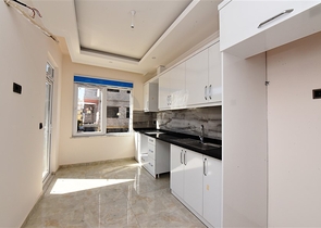 شقة جديدة - تصميم 2 غرفة وصالة -مطبخ منفصل -في مركز الانيا 