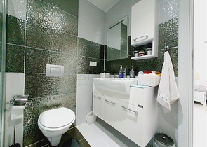 ضمن مجمع فاخر - شقة عائلية - غرفتين وصالة -مفروشة - في مهموتلار / الانيا 