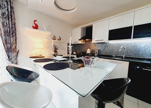 ضمن مجمع فاخر - شقة عائلية - غرفتين وصالة -مفروشة - في مهموتلار / الانيا 