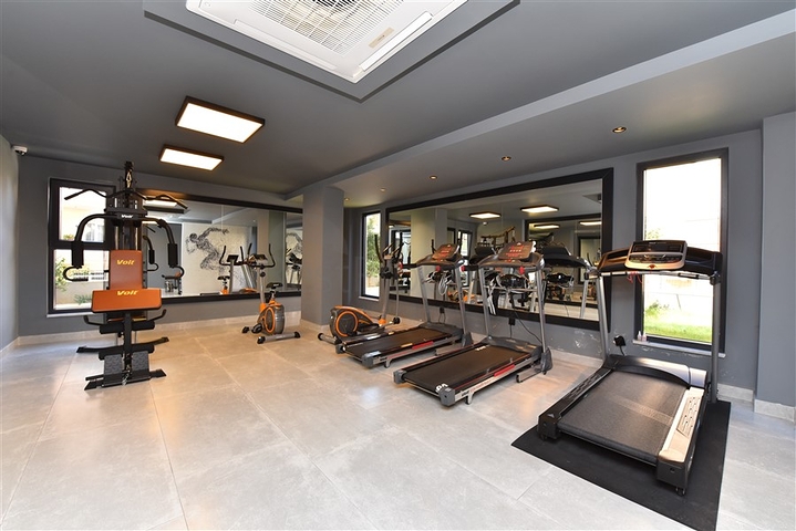 شقة عائلية واسعة - تصميم 5 غرف وصالة - في مركز مدينة الانيا 