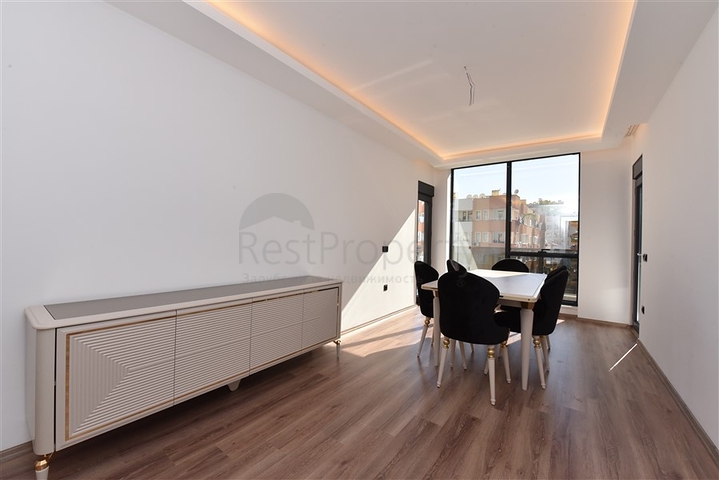 شقة عائلية واسعة - تصميم 5 غرف وصالة - في مركز مدينة الانيا 