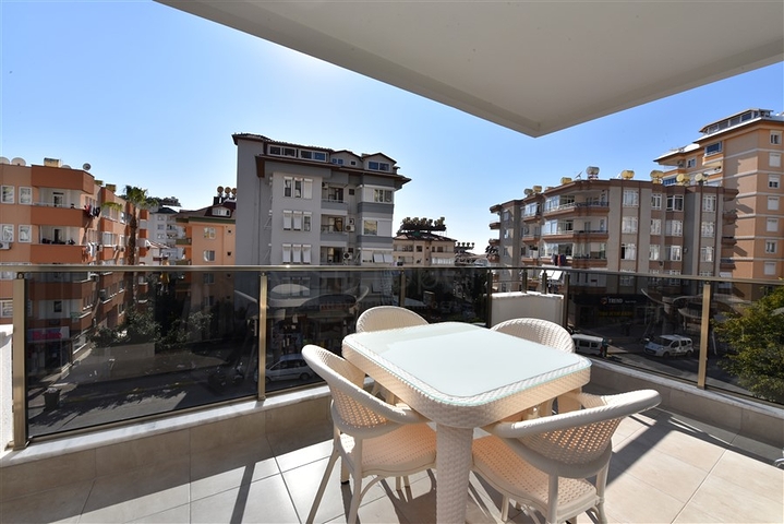 شقة عائلية واسعة - تصميم 5 غرف وصالة - في مركز مدينة الانيا 