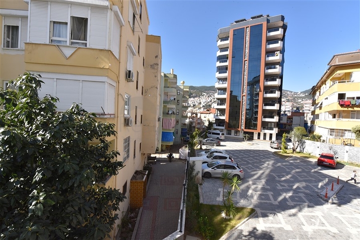 شقة عائلية واسعة - تصميم 5 غرف وصالة - في مركز مدينة الانيا 