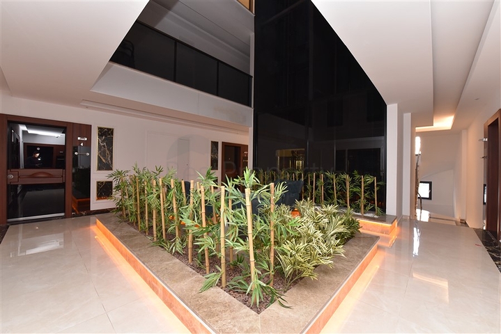 شقة عائلية واسعة - تصميم 5 غرف وصالة - في مركز مدينة الانيا 